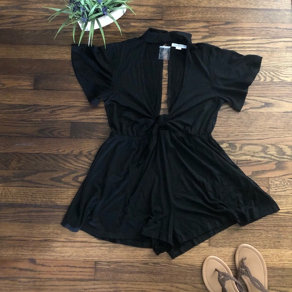 Short Sleeve Plunging Black Romper - Picture 4 of 6